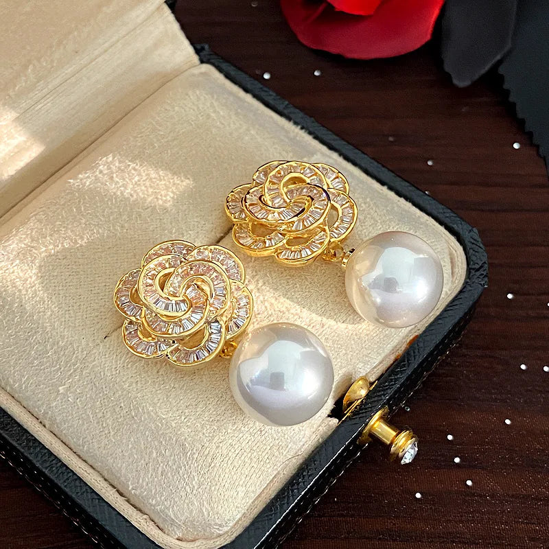 Korean Style Simple and Atmospheric Zircon Flower Pearl Summer Light Luxury style High-end Retro Earrings for Girls.