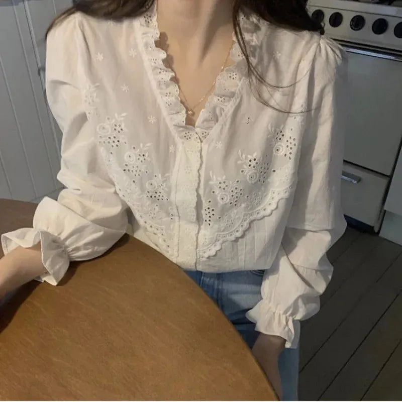 Korean Style Women's V-Neck Button-Up Shirt With Lace Trim For Fashion Lovers
