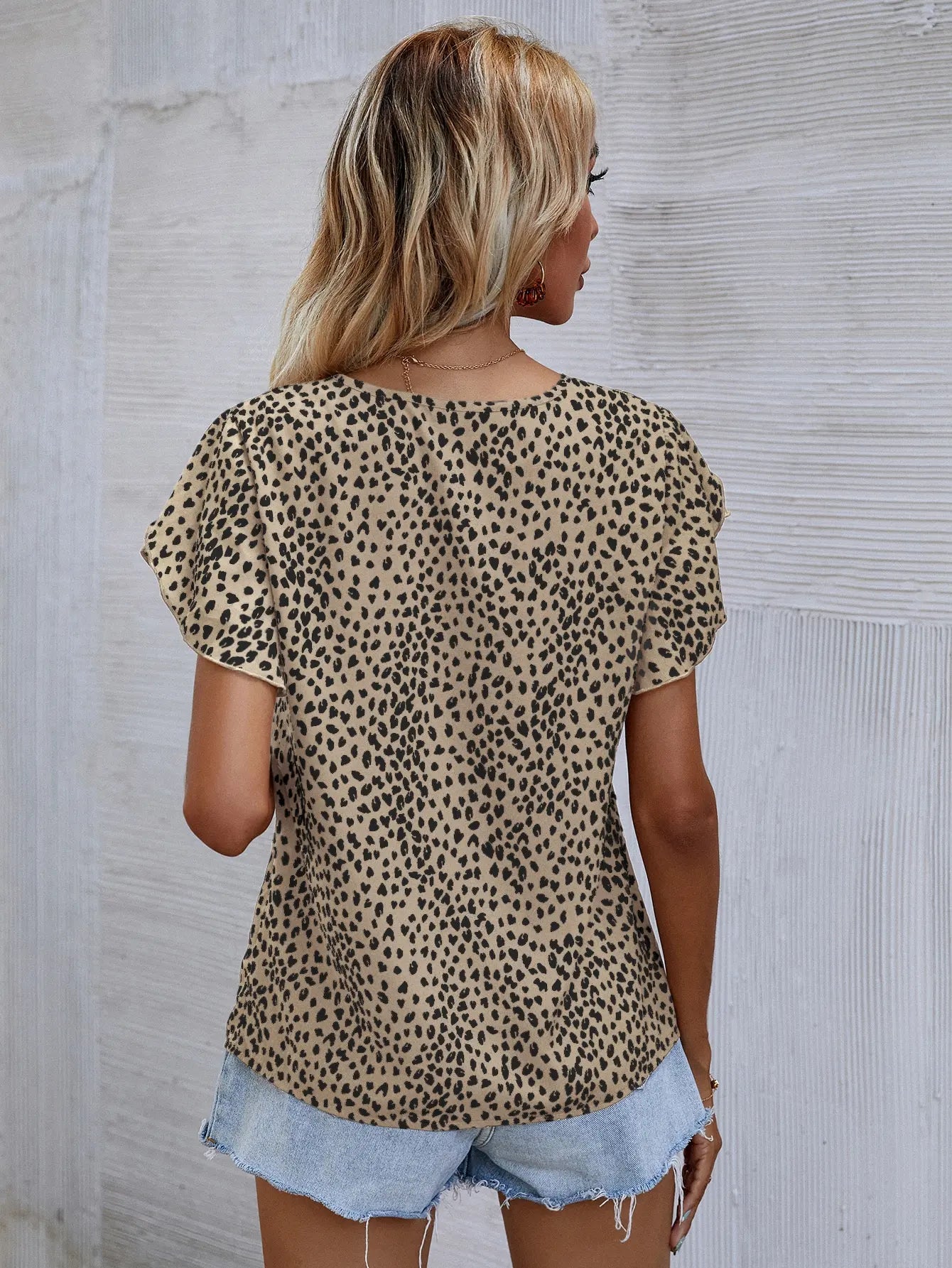 Stylish and elegant women's shirt small V-neck short sleeve petal sleeve pleated lace full body print