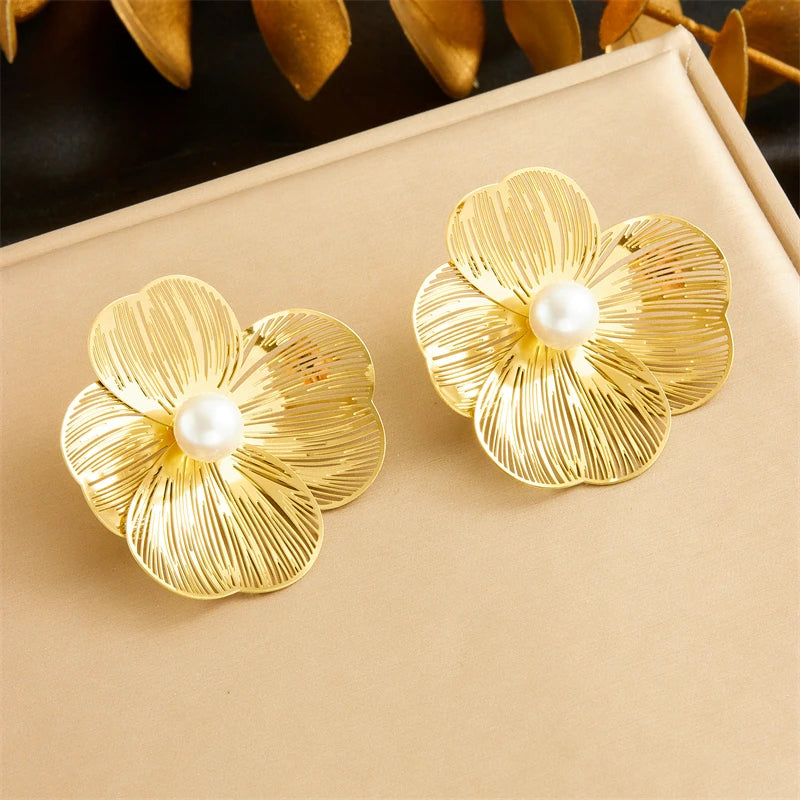 Stainless Gold plated 3D hollow camellia Pearl Necklace Bracelet Ring Suit Women Girl New Trend Non-fading jewelry Set