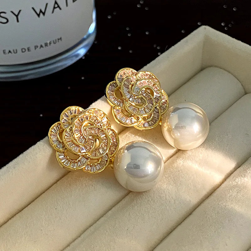 Korean Style Simple and Atmospheric Zircon Flower Pearl Summer Light Luxury style High-end Retro Earrings for Girls.