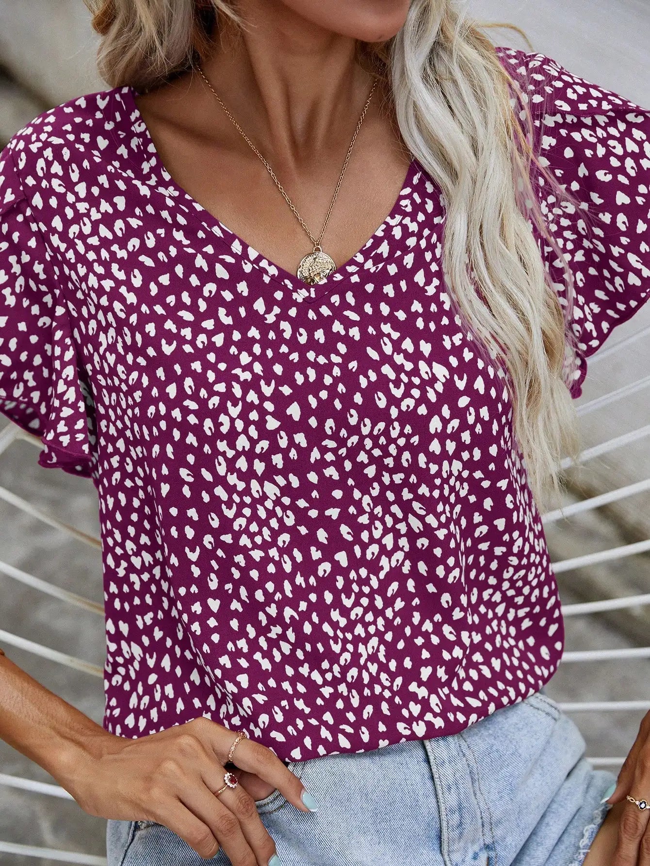 Stylish and elegant women's shirt small V-neck short sleeve petal sleeve pleated lace full body print