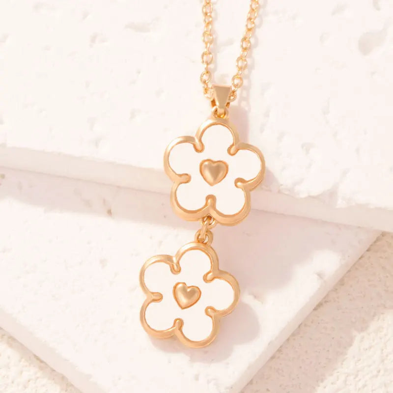 Hot Selling Colorful Plant Five Leaf Petal Pendant Flower Necklace for Women Fashion