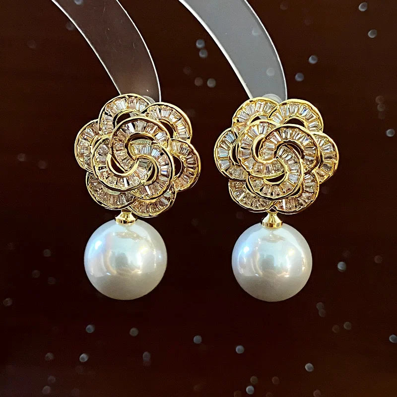 Korean Style Simple and Atmospheric Zircon Flower Pearl Summer Light Luxury style High-end Retro Earrings for Girls.