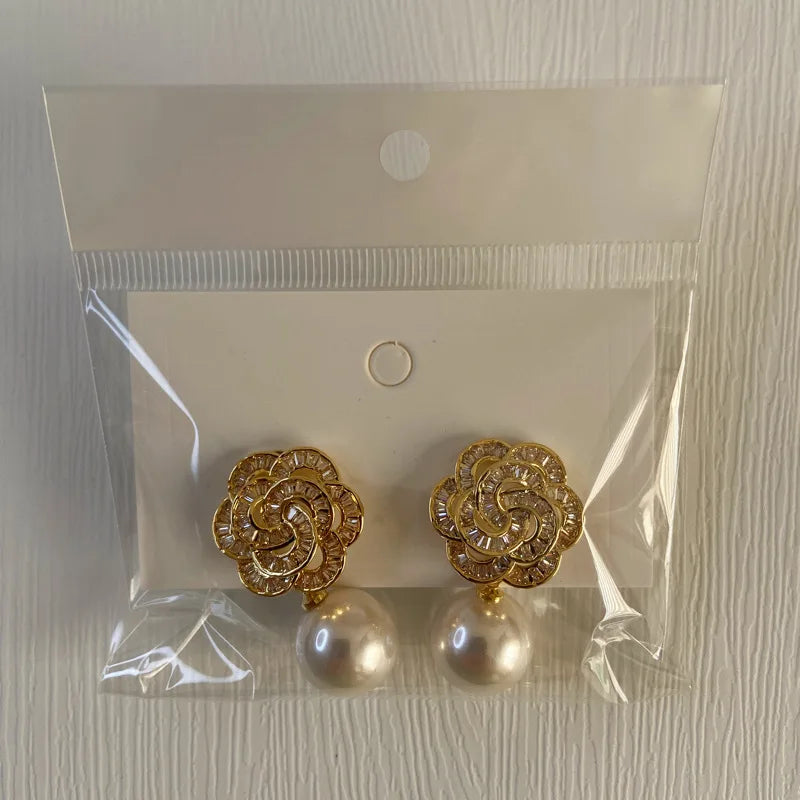 Korean Style Simple and Atmospheric Zircon Flower Pearl Summer Light Luxury style High-end Retro Earrings for Girls.