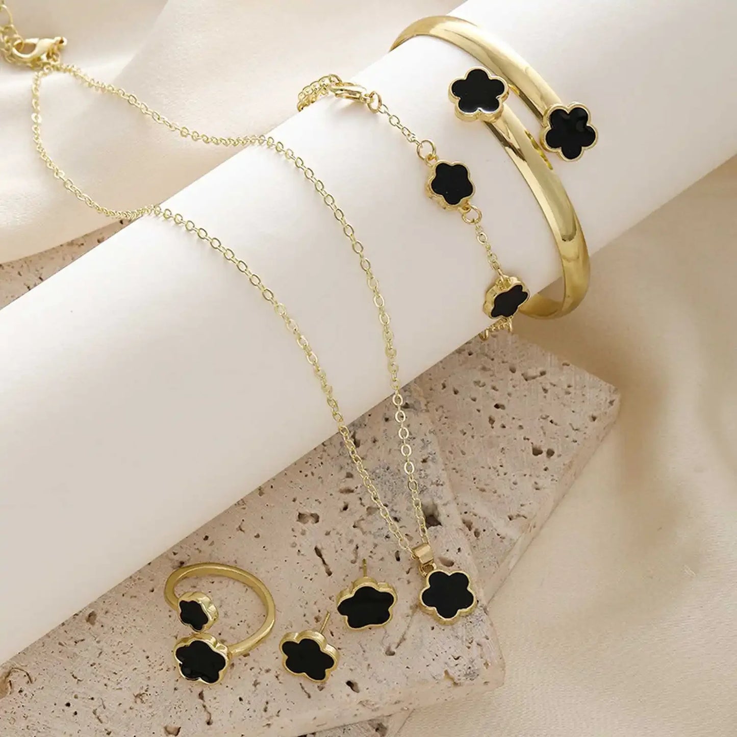 Hot Selling Plum Blossom Plant Five Leaf Flower Jewelry Set Bracelet Necklace Earrings Women Stainless Steel High Quality