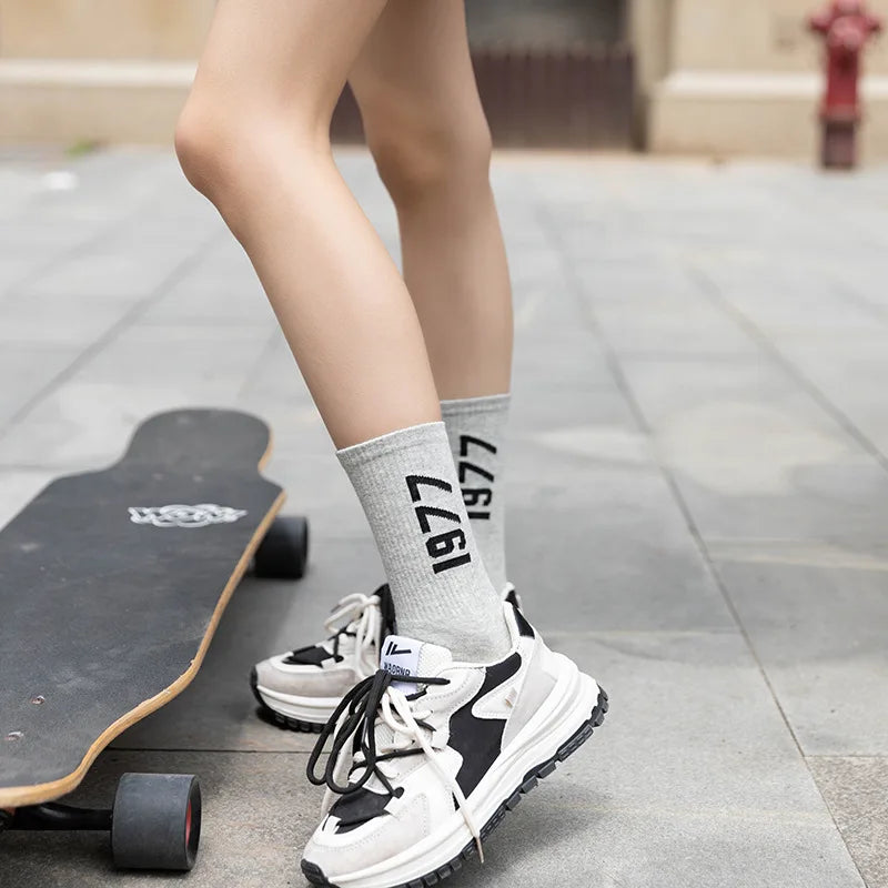 4 Pairs Hip Hop Socks Men & Women Cotton Skateboard Socks, Breathable Sports Luxury Socks 38-45