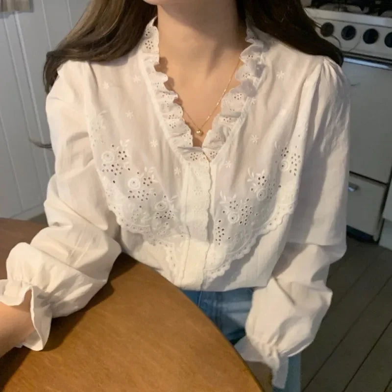 Korean Style Women's V-Neck Button-Up Shirt With Lace Trim For Fashion Lovers