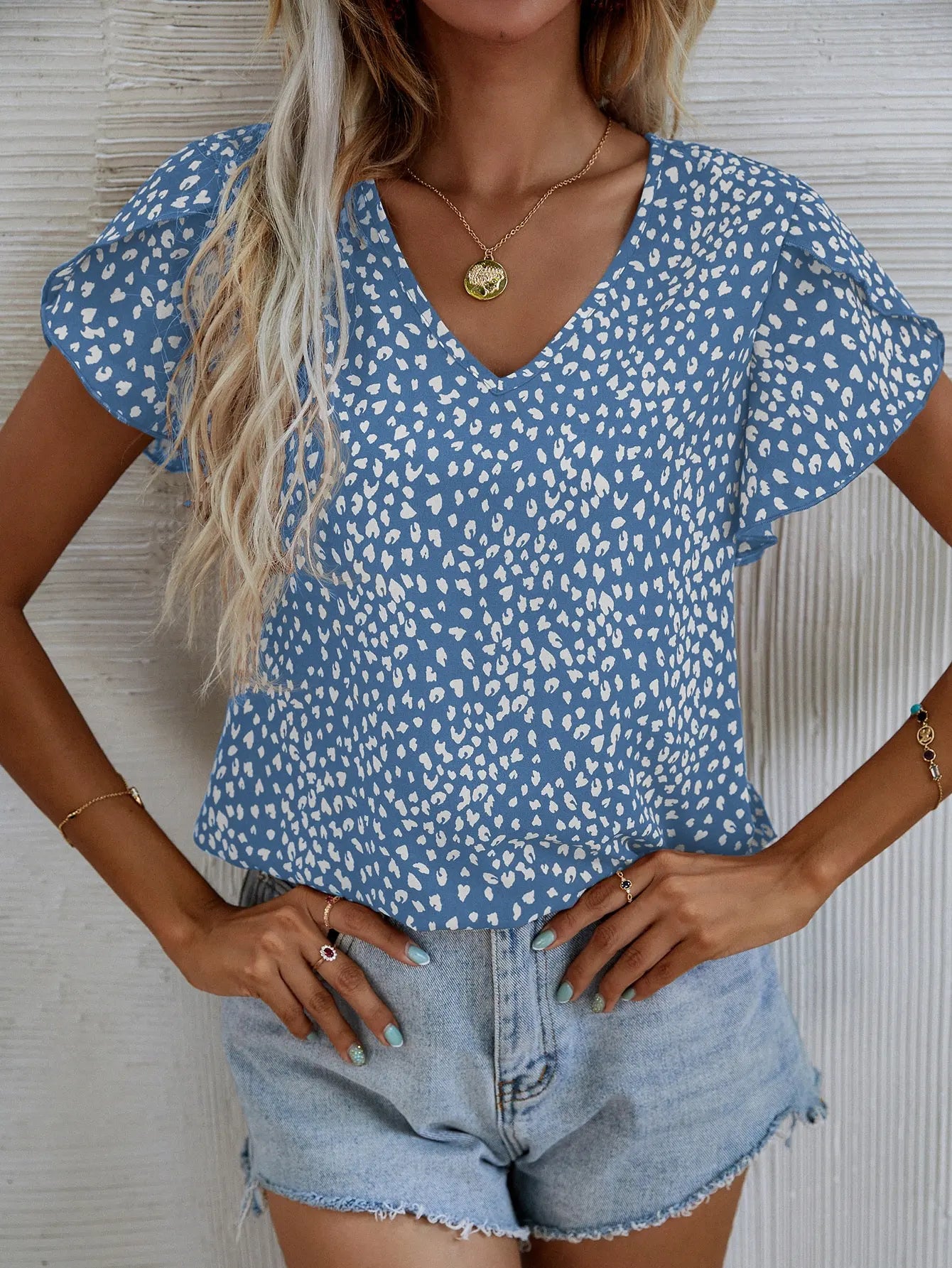 Stylish and elegant women's shirt small V-neck short sleeve petal sleeve pleated lace full body print