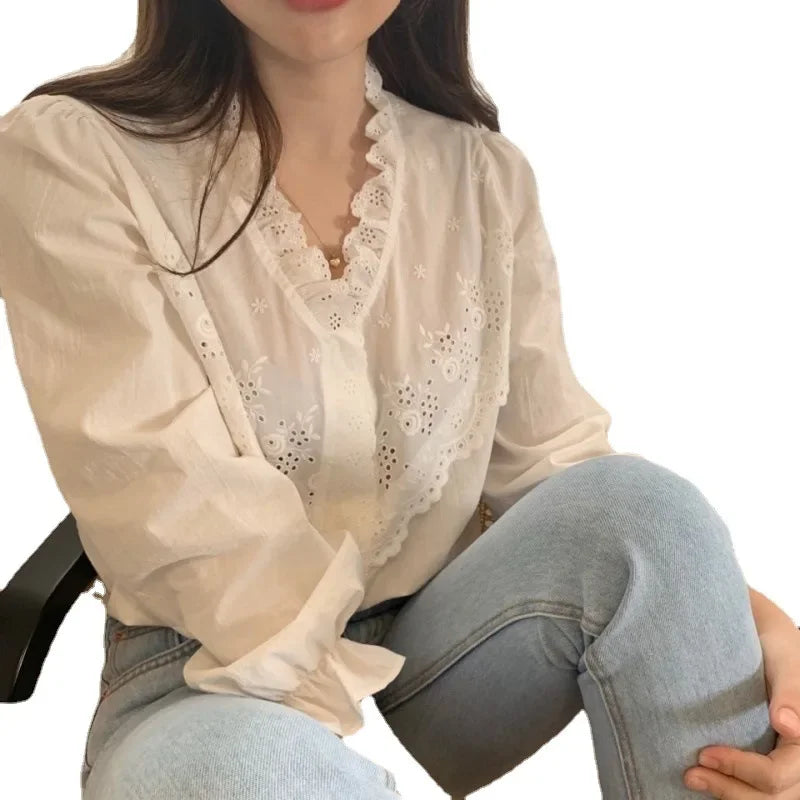Korean Style Women's V-Neck Button-Up Shirt With Lace Trim For Fashion Lovers