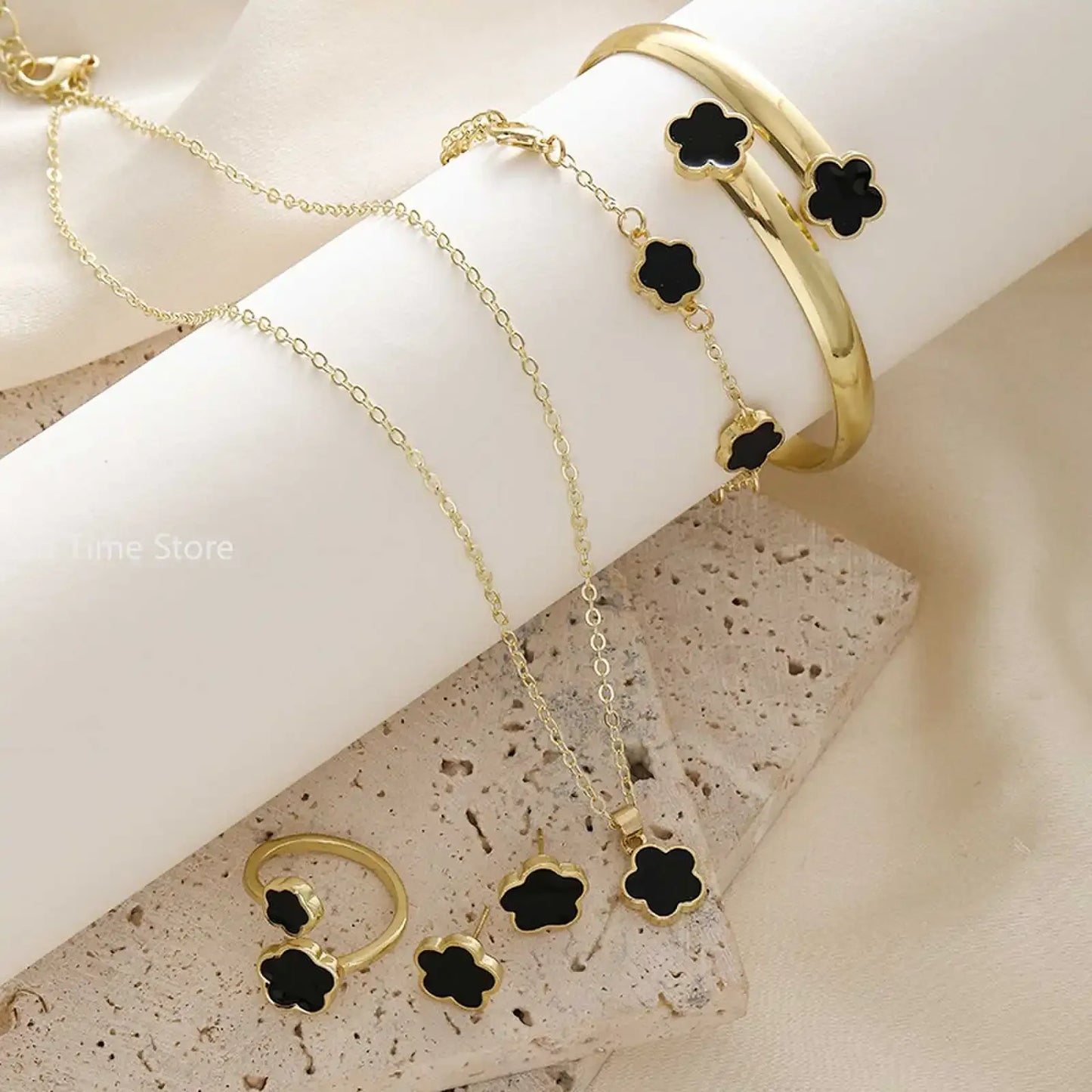 Hot Selling Plum Blossom Plant Five Leaf Flower Jewelry Set Bracelet Necklace Earrings Women Stainless Steel High Quality