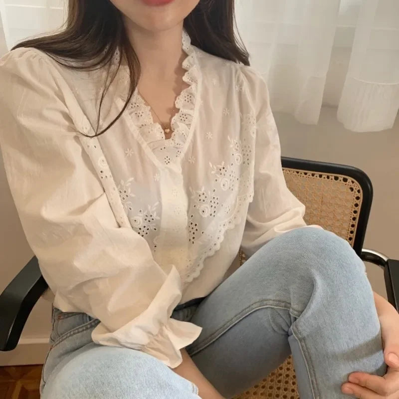 Korean Style Women's V-Neck Button-Up Shirt With Lace Trim For Fashion Lovers
