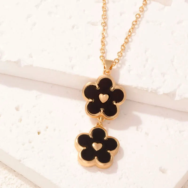 Hot Selling Colorful Plant Five Leaf Petal Pendant Flower Necklace for Women Fashion