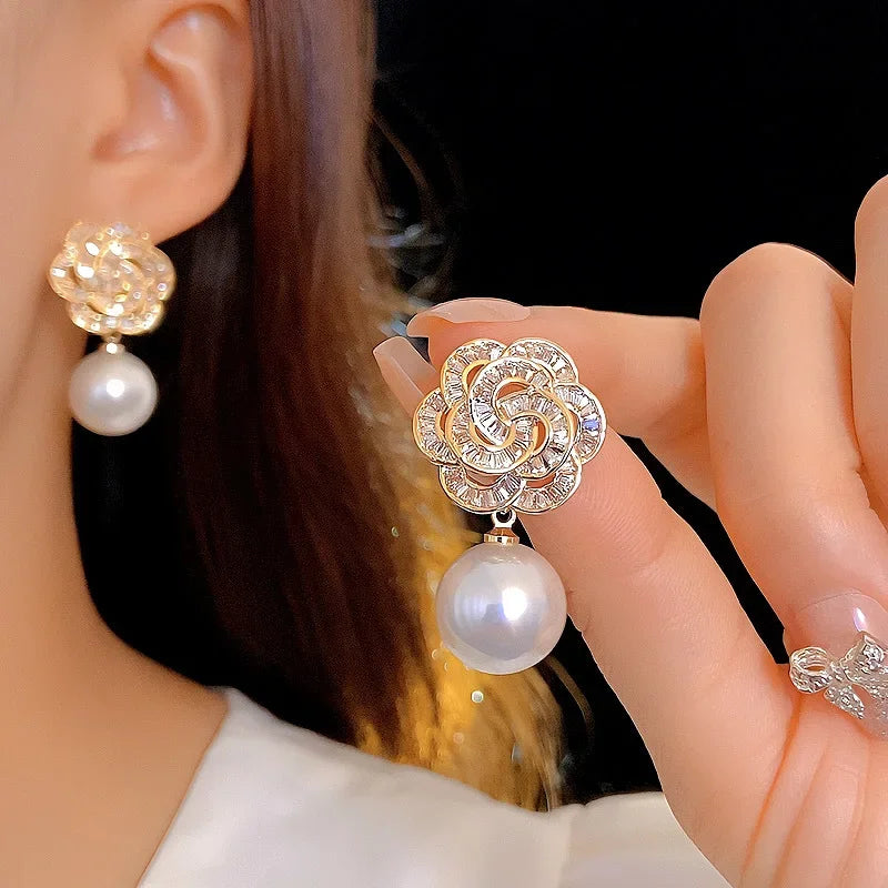 Korean Style Simple and Atmospheric Zircon Flower Pearl Summer Light Luxury style High-end Retro Earrings for Girls.