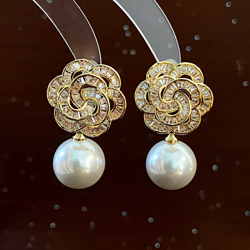 Korean Style Simple and Atmospheric Zircon Flower Pearl Summer Light Luxury style High-end Retro Earrings for Girls.