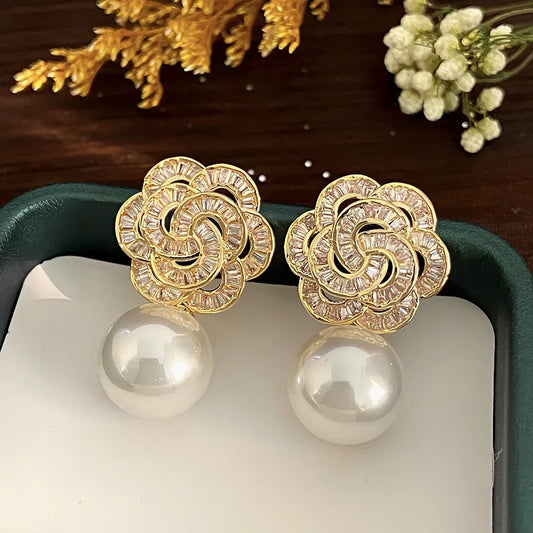 Korean Style Simple and Atmospheric Zircon Flower Pearl Summer Light Luxury style High-end Retro Earrings for Girls.