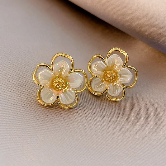 Cute Small White Flower Earrings for Women Stud Earrings, Elegant Korean Jewelry