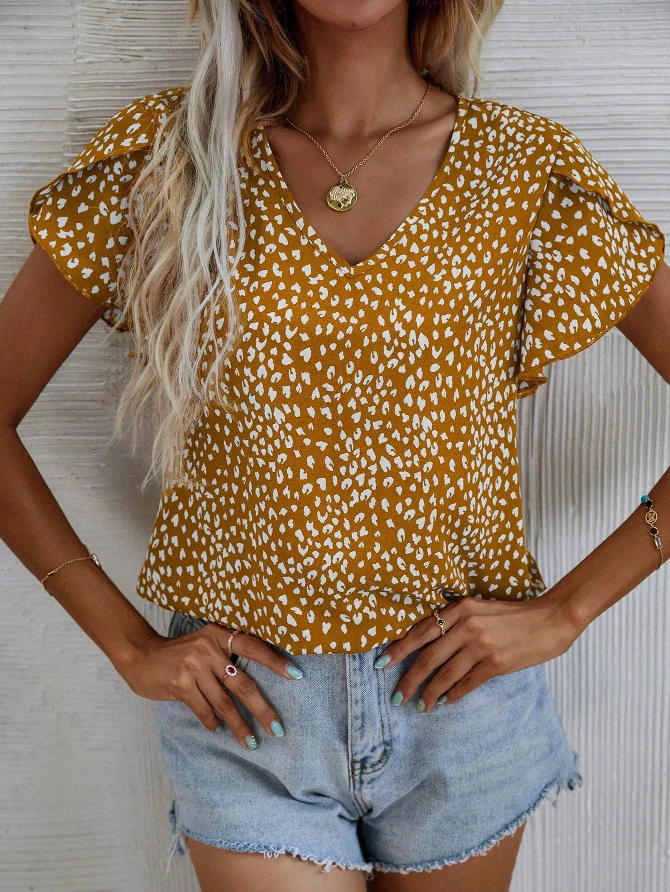 Stylish and elegant women's shirt small V-neck short sleeve petal sleeve pleated lace full body print